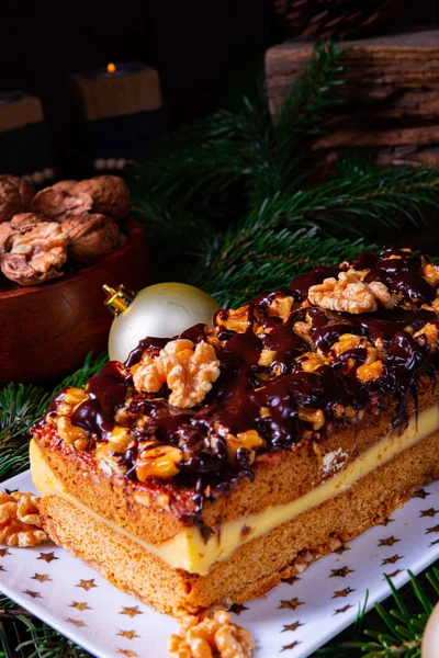 Chocolate gingerbread with filling, jam and nuts — Stock Photo, Image