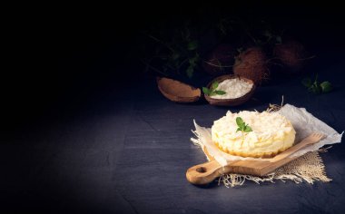 teneke basit bir kuark hindistan cevizi kek