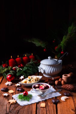 Geleneksel Polonya Noel arifesi çorbası.