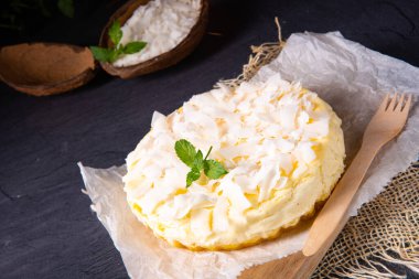 teneke basit bir kuark hindistan cevizi kek