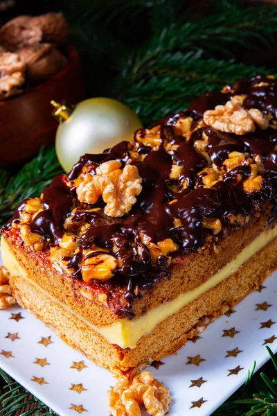 Chocolate gingerbread with filling, jam and nuts — Stock Photo, Image