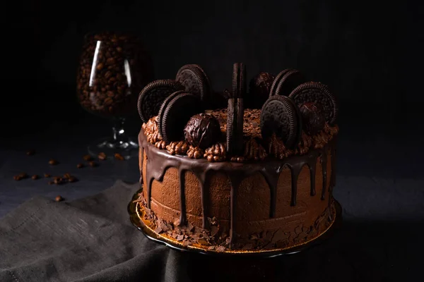 Bisküvili lezzetli çikolatalı pasta. — Stok fotoğraf
