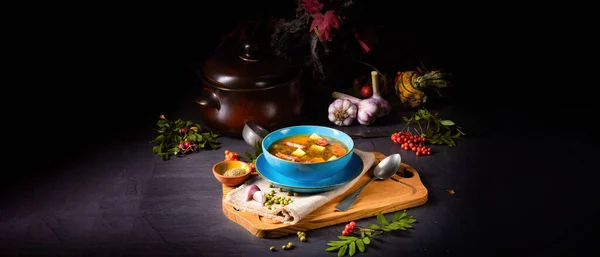 スモークベーコンとソーセージとエンドウ豆のスープ(grochowka)を磨く — ストック写真