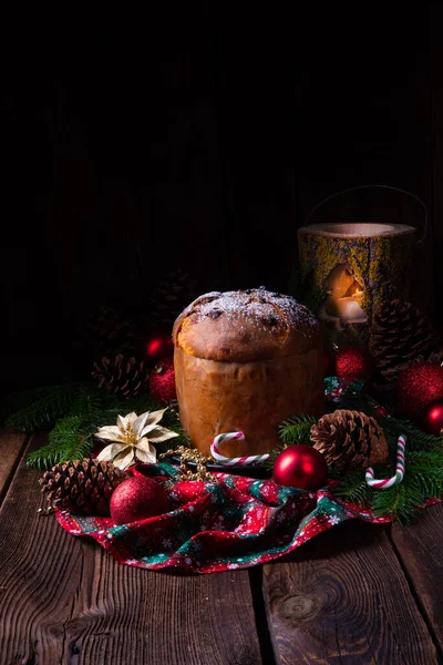 Panettone, een Italiaans kerstbrood — Stockfoto