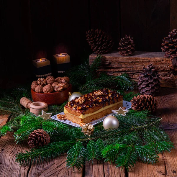 Chocolate gingerbread with filling, jam and nuts — Stock Photo, Image
