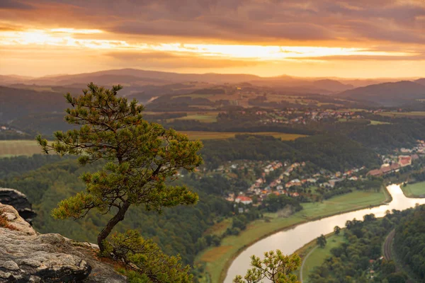 ザクセン・スイスの美しい日の出 — ストック写真