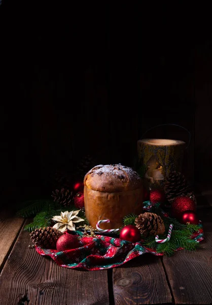 Panettone, um pão doce de Natal italiano — Fotografia de Stock