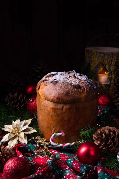 Panettone, um pão doce de Natal italiano — Fotografia de Stock