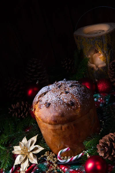 Панеттоне, итальянский рождественский сладкий хлеб — стоковое фото