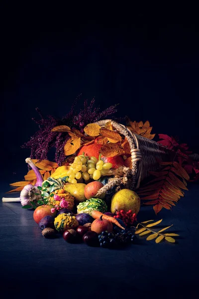 Krásná a podzimní rohová nucopie — Stock fotografie