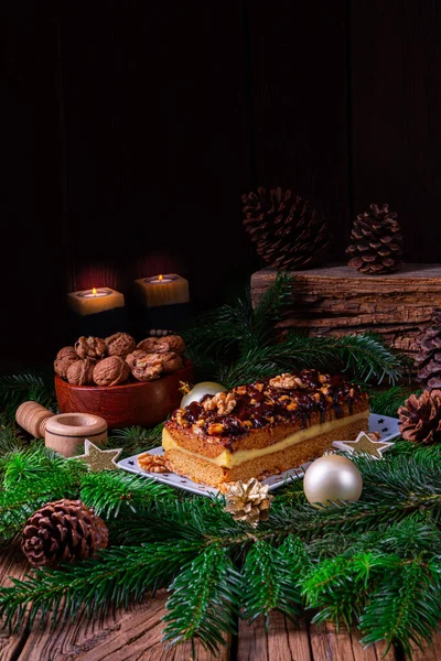 Chocolate gingerbread with filling, jam and nuts — Stock Photo, Image