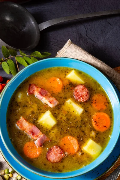 Polish pea soup (grochowka) with smoked bacon and sausage — Stock Image Polish pea soup (grochowka) with smoked bacon and sausage Stock Photo