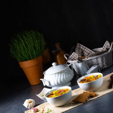 Büyükanne rezeptinden sonra bezelye çorbası