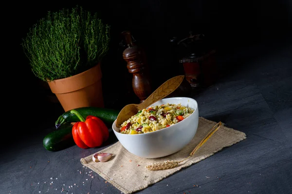 Bulgur Kaszotto Med Färska Grönsaker Och Njure Böna — Stockfoto