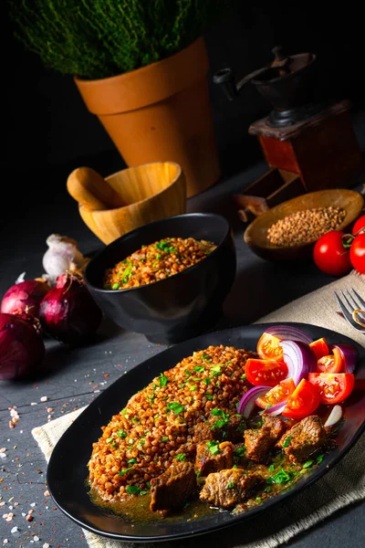 Grumos Trigo Sarraceno Assados Forno Com Goulash Carne — Fotografia de Stock