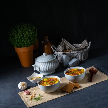 Büyükanne rezeptinden sonra bezelye çorbası