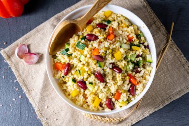 bulgur kaszotto ve taze sebze ve fasulye.