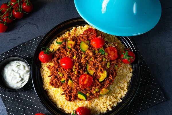 Bulgur Tomate Com Legumes Carne Picada — Fotografia de Stock