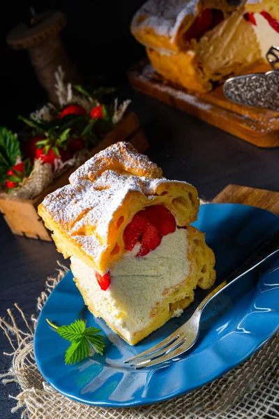 Karpatka Strawberry Traditional Polish Cream Pie — Stock Photo, Image
