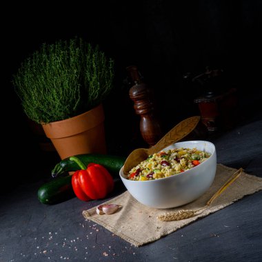 bulgur kaszotto ve taze sebze ve fasulye.