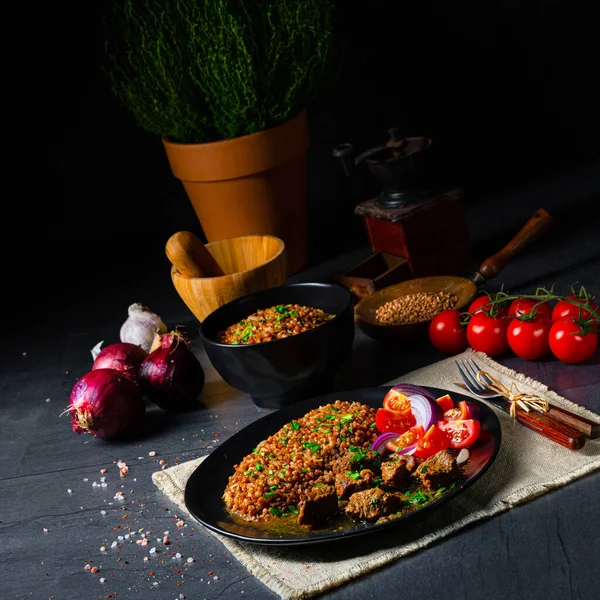 Ofen Gebackene Buchweizengrütze Mit Rindergulasch — Stockfoto