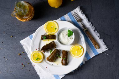 Dolmades - Doldurulmuş üzüm Yunan yolundan ayrılır