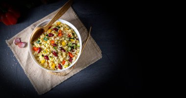 bulgur kaszotto ve taze sebze ve fasulye.