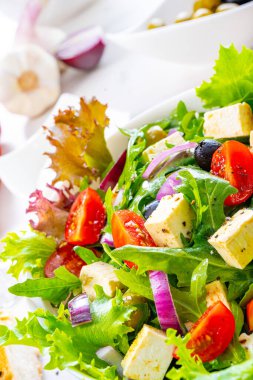 Koyun peynirli Yunan salatası nefis bir klasik..