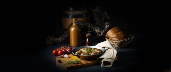 Hausgemachte Weißwurst Gebraten Mit Zwiebeln Und Kräutern — Stockfoto