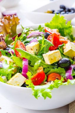 Koyun peynirli Yunan salatası nefis bir klasik..