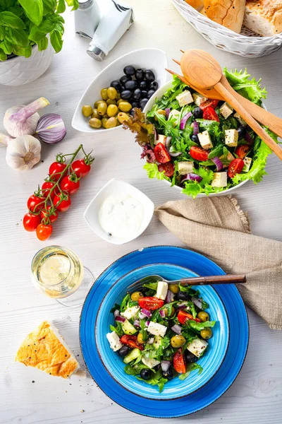 Salada Grega Rústica Com Queijo Ovelha — Fotografia de Stock