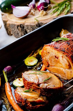 Sebzeli ve otlu Lecere roll rostosu.