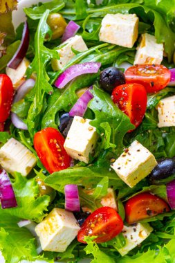 Koyun peynirli Yunan salatası nefis bir klasik..