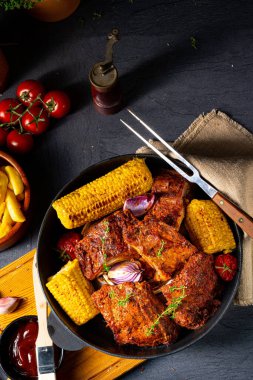 Fırından çıkmış pirzola.