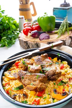 Sebzeli pilav ve et.