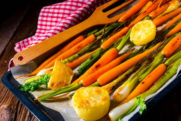 Oven Sayuran Terkaramelisasi Dengan Madu Dan Wijen — Stok Foto
