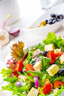 Koyun peynirli Yunan salatası nefis bir klasik..