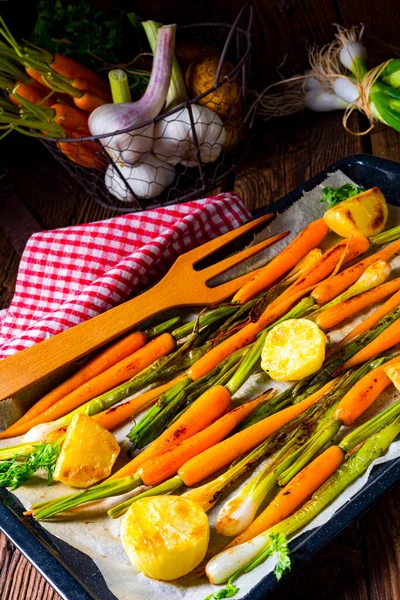 Legumes Forno Caramelizados Com Mel Gergelim — Fotografia de Stock