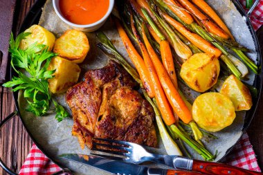 Karamelli sebzeli ızgara boyun pirzolası..