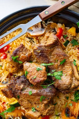 Sebzeli pilav ve et.