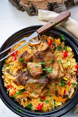 Sebzeli pilav ve et.