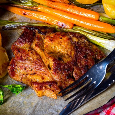 Karamelli sebzeli ızgara boyun pirzolası..