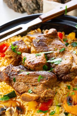 Sebzeli pilav ve et.