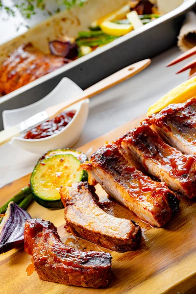 Grillad Sparerib Med Olika Grönsaker — Stockfoto