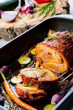 Sebzeli ve otlu Lecere roll rostosu.