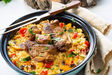 Sebzeli pilav ve et.