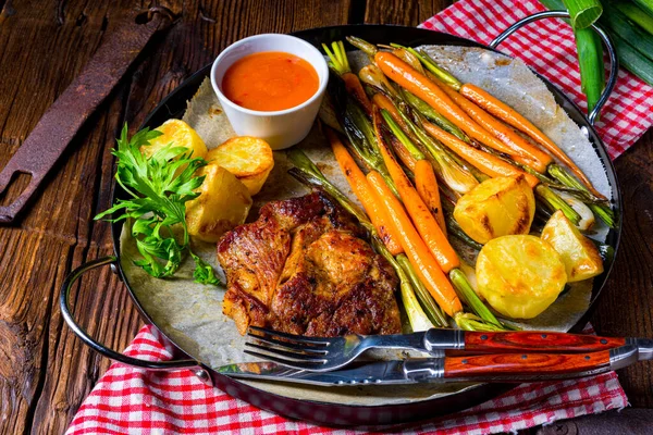 Grilled Neck Chops Caramelized Vegetables — Stock Photo, Image