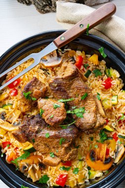 Sebzeli pilav ve et.