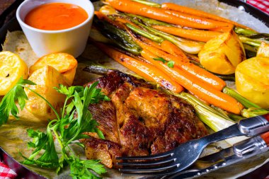 Karamelli sebzeli ızgara boyun pirzolası..