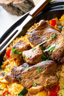 Sebzeli pilav ve et.